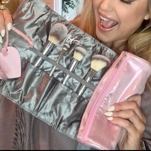 💕 IT cosmetics makeup bag
